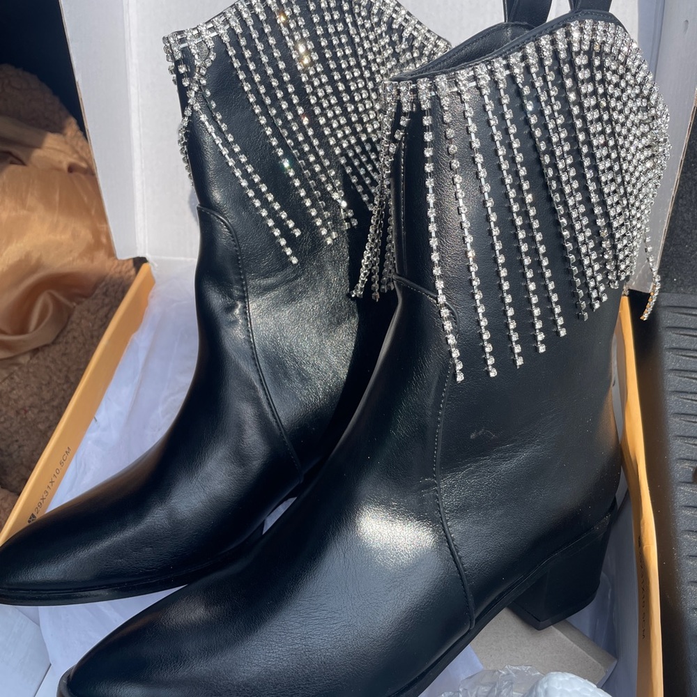 NEVER WORN Chase & Chloe Rhinestone Western Boots size 6